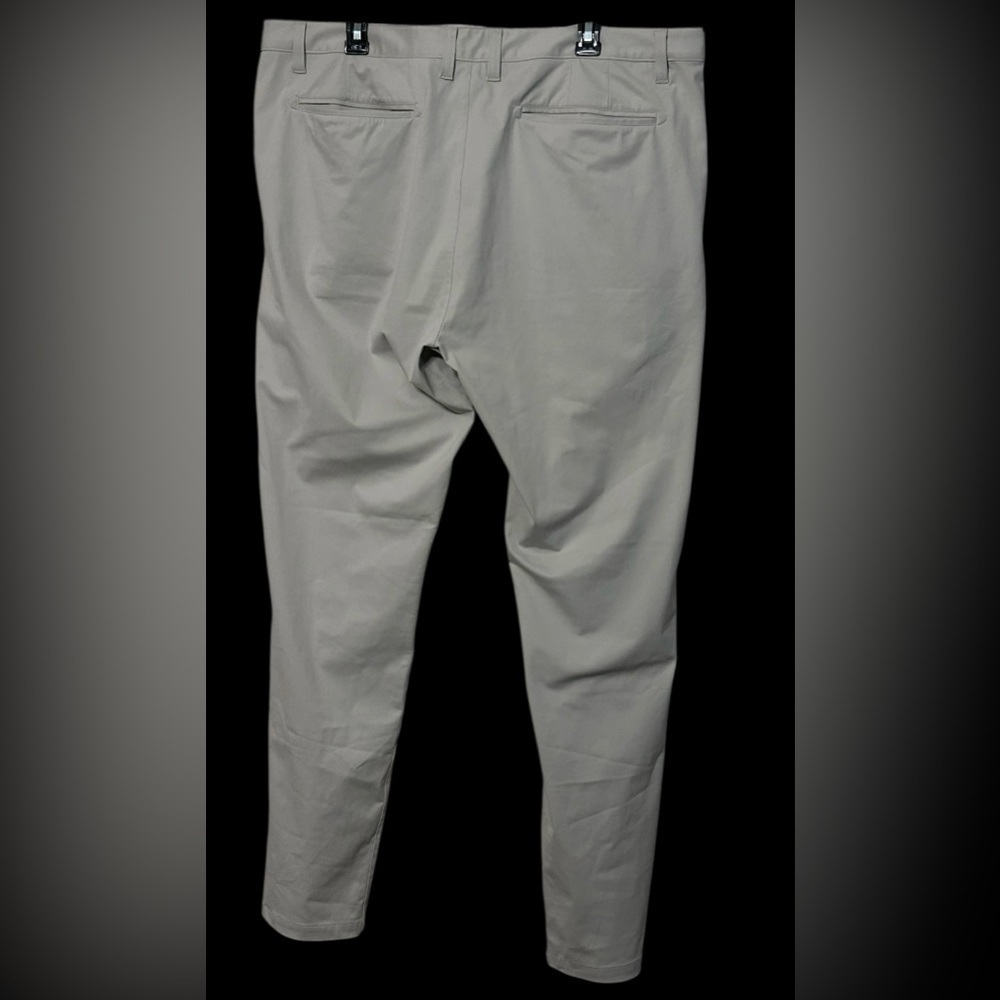 RHONE Commuter Slim Pant Versatile Corpcore Golf Athleisure Men size 40x32 Cream - Picture 4 of 14